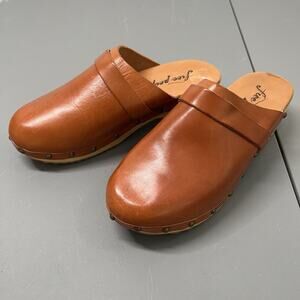 FREE PEOPLE Calabasas Clogs Women's EU 38 US 7.5 Tan Studded Slip On